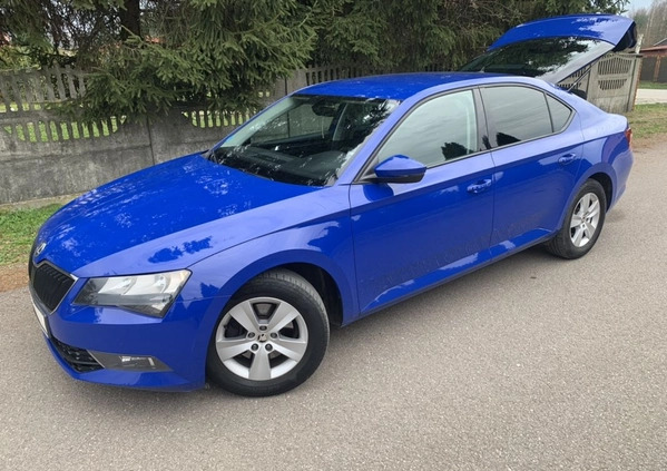 Skoda Superb cena 69900 przebieg: 137000, rok produkcji 2018 z Człopa małe 742